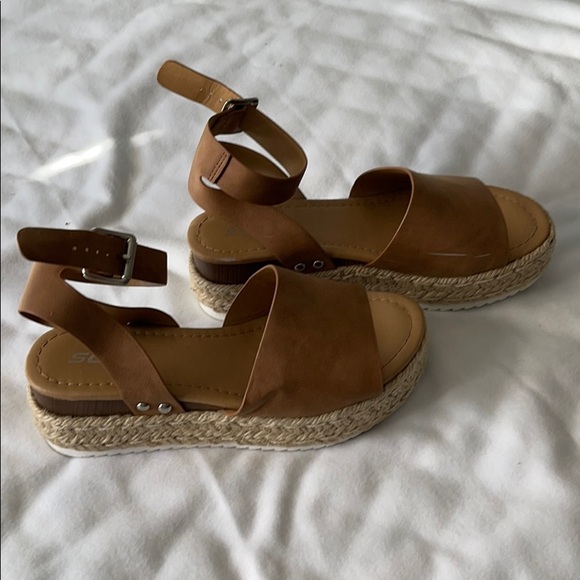 Tan sandals - Picture 4 of 4